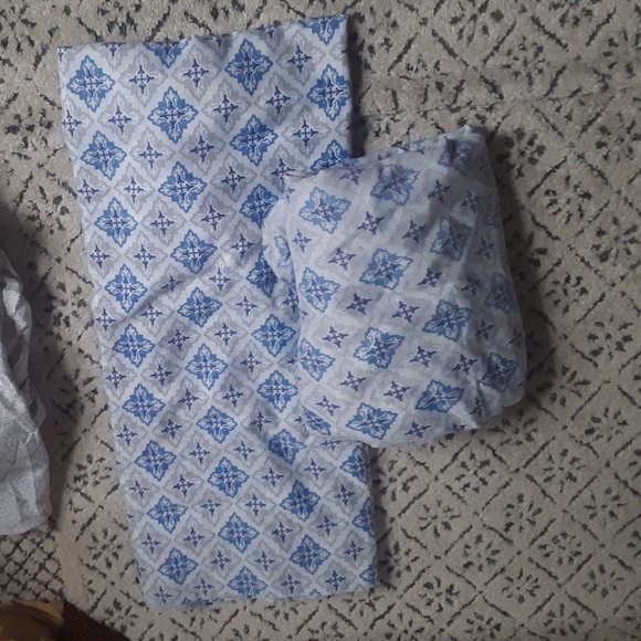 Bed sheet Set Bundle - Picture 4 of 5